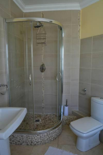 Bathroom 4, Natalie Guesthouse, City of Cape Town