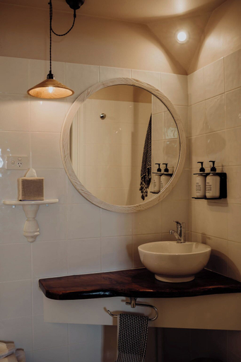 Bathroom 4, Ship Inn Stanley, Circular Head