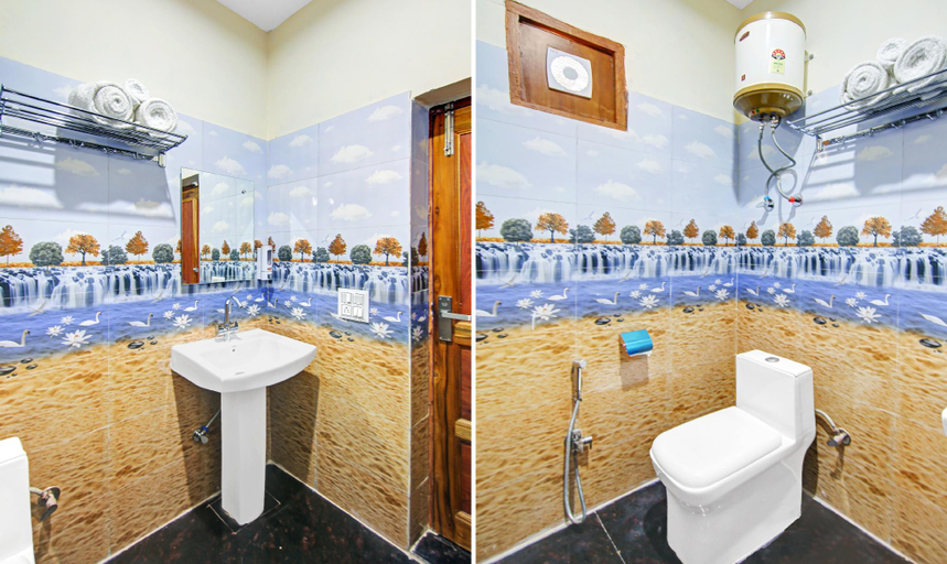 Bathroom 4, Treebo The Eden Roc, Gautam Buddha Nagar