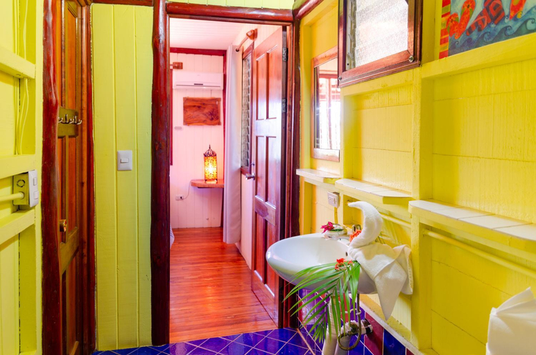 Bathroom 2, Tico Adventure Lodge, Nicoya