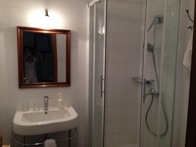 Bathroom 3, La Casa Del Reloj, León