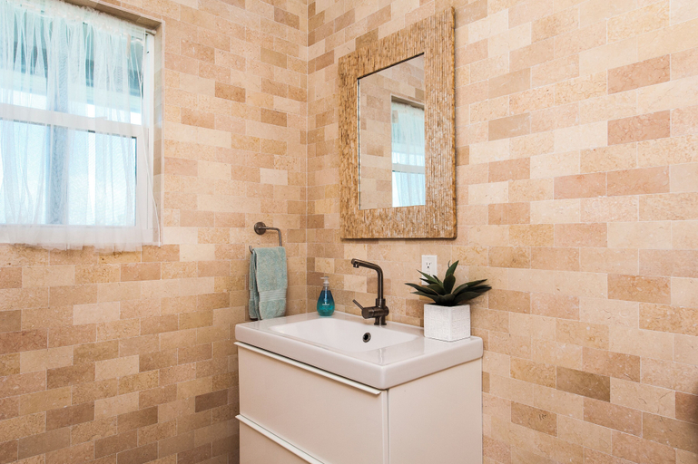 Bathroom 4, Island Escape: Secluded Beachfront Cottage With Pool