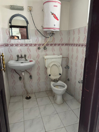 Bathroom 4, Goroomgo Jewel Pathankot, Pathankot