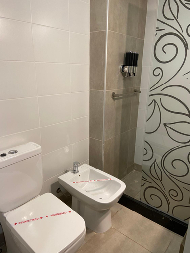 Bathroom 2, Leguizamon Studios & Suites Premium, Capital
