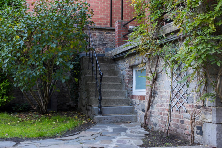 Exterior 4