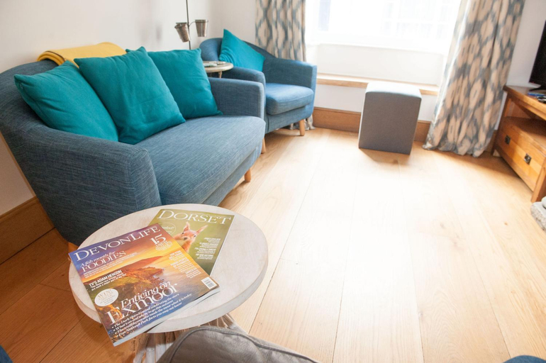 Others 5, Teal House - Free parking permit & 250m level walk to the beach, Dorset