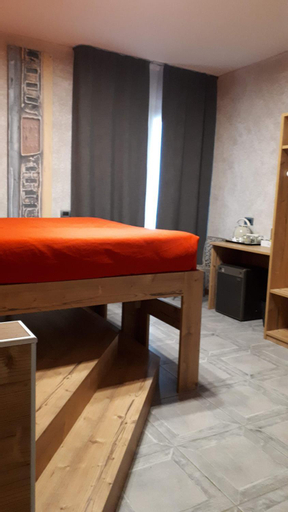 Hotel Bed & Rooms , Corte Rossa -1 Min Walk To Bernina Express, Sondrio