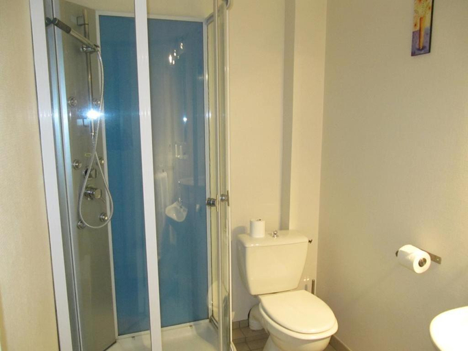 Bathroom 4, Pub vauban terreaux, Yonne