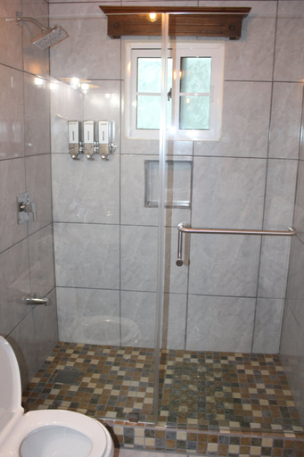 Bathroom 3, Daphne's Lagoon Lodge