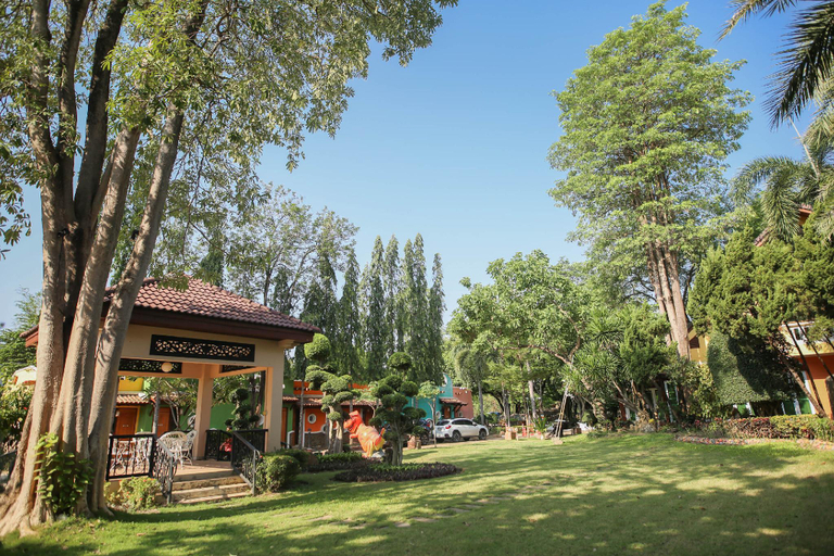 Public Area, Sa-Bai-Buri, Nong Muang