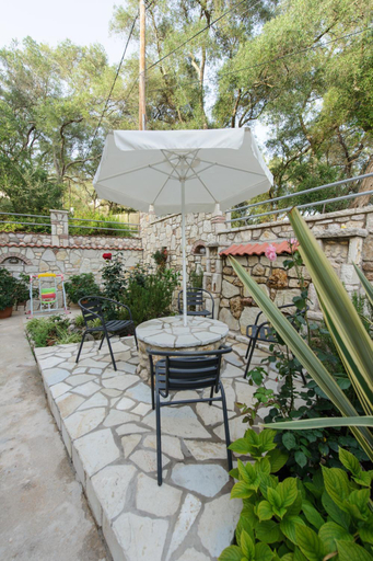 5, To Petrino (VIlla Markos), Epirus