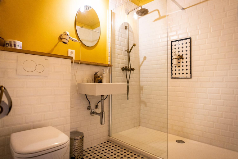 Bathroom 4, Flandria Hotel, Oost-Vlaanderen