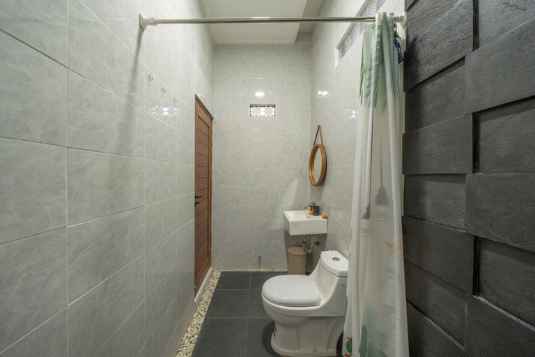 Bathroom 3, Wisana Villa Ubud by Dhananjaya Hospitality, Gianyar
