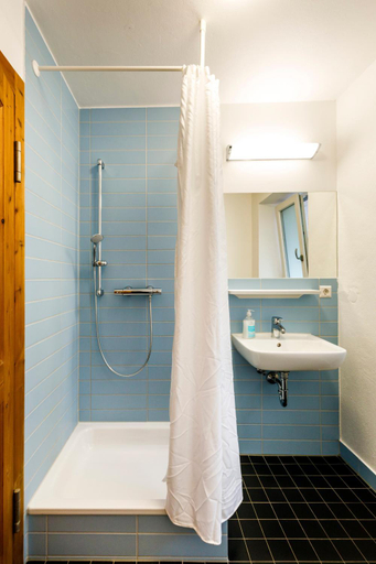 Bathroom 2, Jugendherberge Lenggries, Bad Tölz-Wolfratshausen