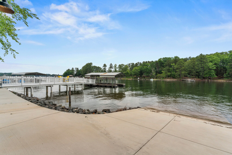 Others 5, Lovin Lake Livin A Must-see!, Mecklenburg