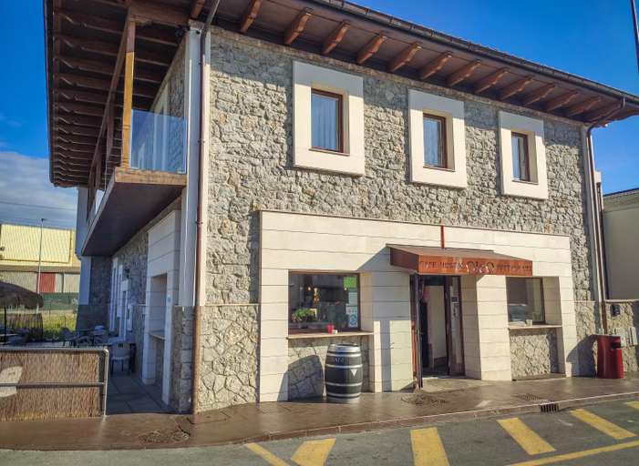 Exterior & Views