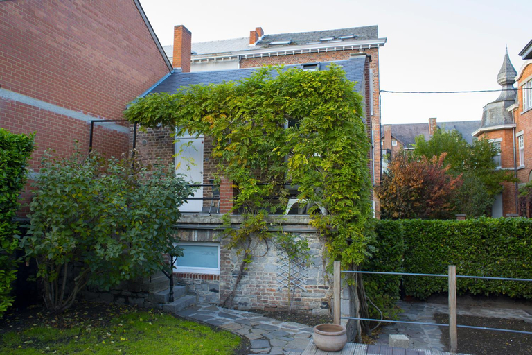 Exterior 1