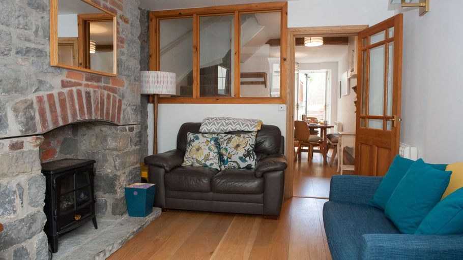 Others 4, Teal House - Free parking permit & 250m level walk to the beach, Dorset