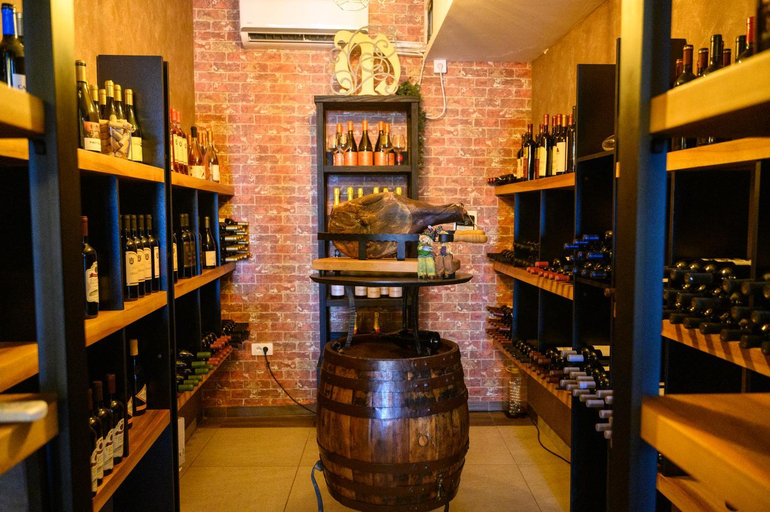 Food & Drinks 4, MV Monogram, Inđija