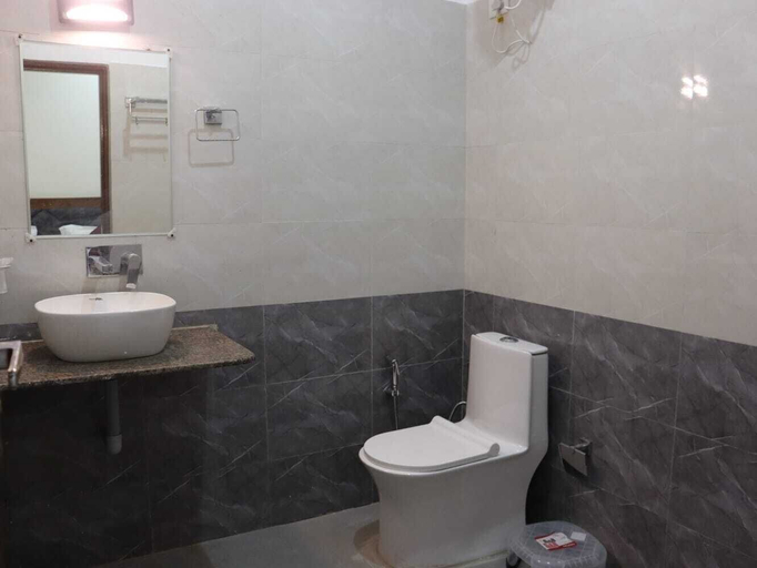 Bathroom 4, Oak Trek Resort, Garhwal