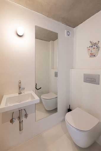 Bathroom 4, LASPI / PETRES, Peloponnese