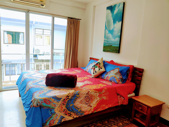 Bedroom 1, Quiet studio with king bed, kitchen and balcony, Yannawa