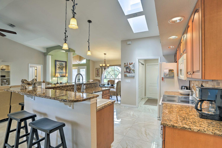 Food & Drinks, Cape Coral Abode - Near Sun Splash Park & Beach!, Lee