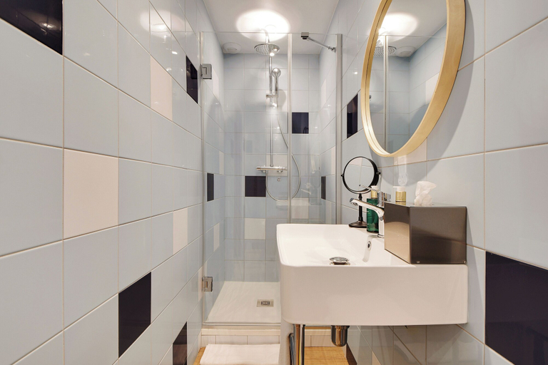 Bathroom 3, Hôtel Cocoon, Seine-Saint-Denis
