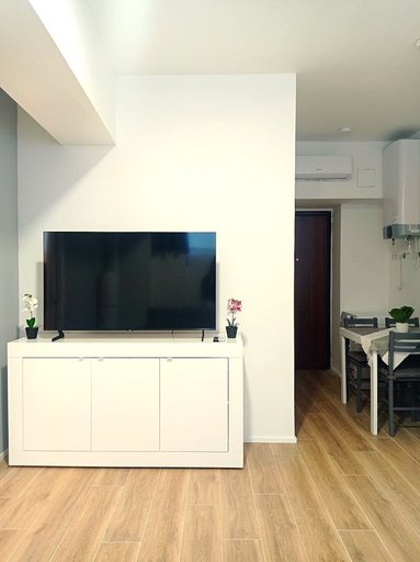 Others 3, Mayflowers Apartment - Biancospini, Milano