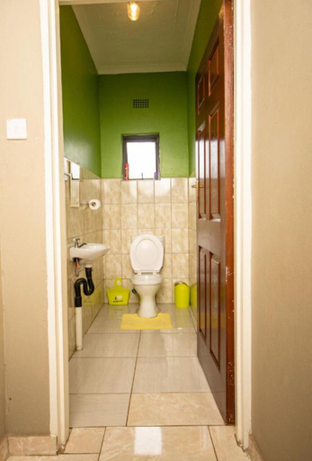 Bathroom 3, Sweet Holiday Homes, Hwange