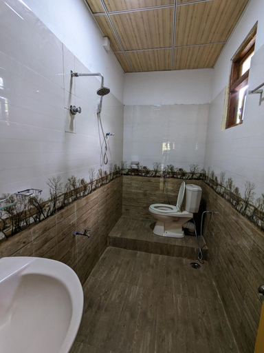 Bathroom 3, DILSHAN HOTEL Diyaluma, Hildummulla