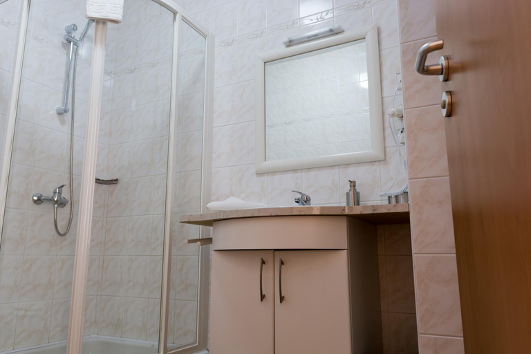 Bathroom 2, Hotel Harka, Siklósi