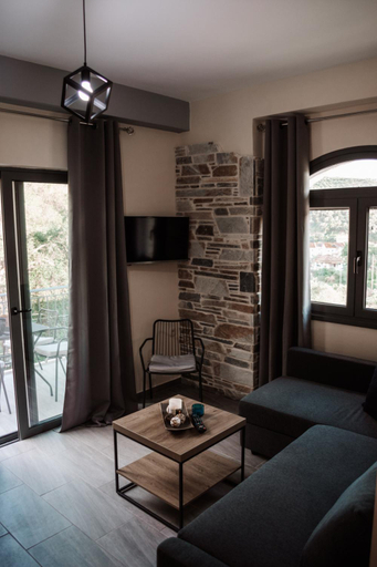 Facilities 4, To Petrino (VIlla Markos), Epirus