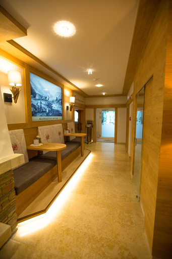 Others 2, Hotel St. Georg, Schwaz