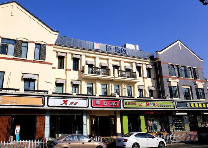 Exterior & Views 9