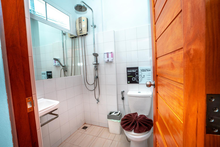 Bathroom 5, Mad Monkey Chiang Mai, Muang Chiang Mai
