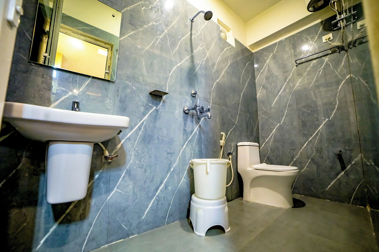Bathroom 5, Chanduka Palace, Puri