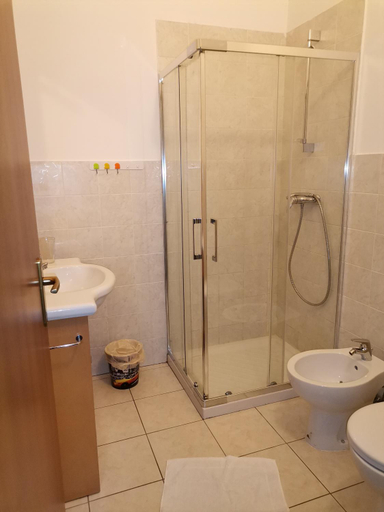 Bathroom 4, B&B Porto Vecchio ROOMS - Stazione Centrale Trieste, Trieste