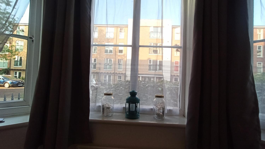4, Bright, chilled ensuite DB room in a shared flat!, London