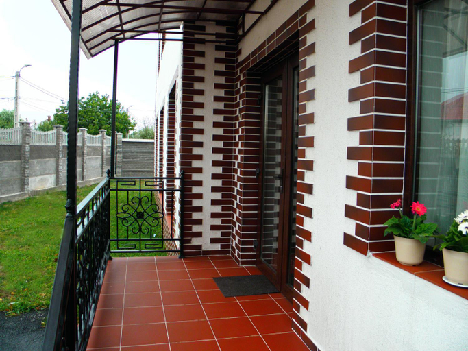 Others 3, Pensiunea Platinum, Dragutesti