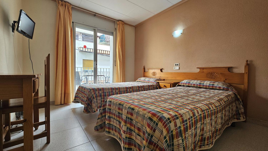Bedroom, Hostal Los Manos, Girona