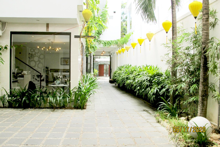 Exterior 7