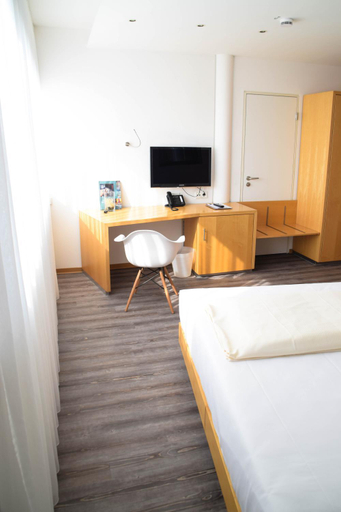 Bedroom 2, Cristall Hotel, Karlsruhe