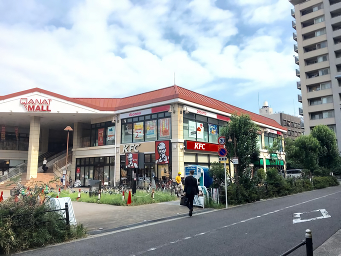 Exterior & Views