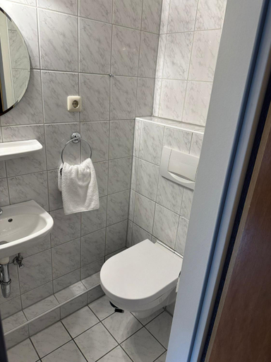 Bathroom 3, BFF Airport Messe Schlaf - Dusseldorf, Düsseldorf