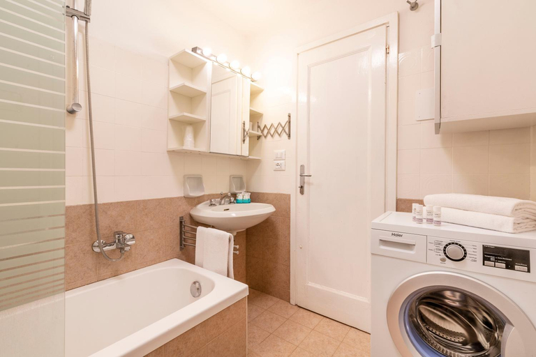 Bathroom 2, San Luca Flats, Venezia