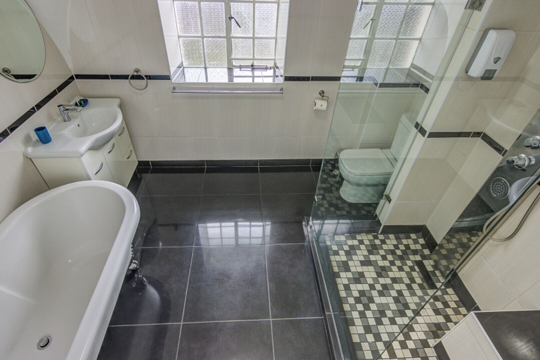 Bathroom 4, Edenvale Guesthouse, Ekurhuleni