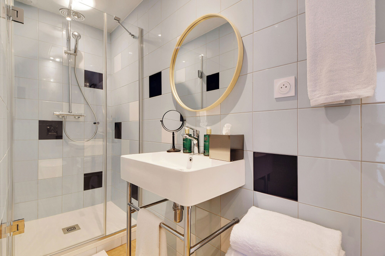 Bathroom 3, Hôtel Cocoon, Seine-Saint-Denis