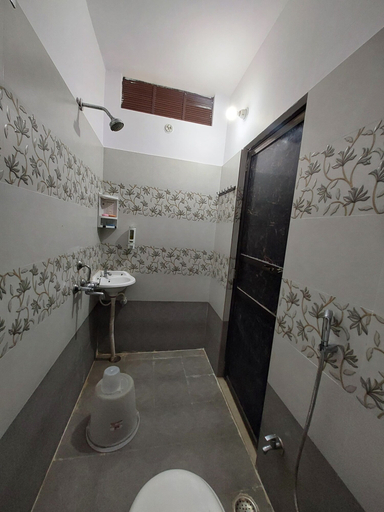 Bathroom 5, Manor Residency, Varanasi