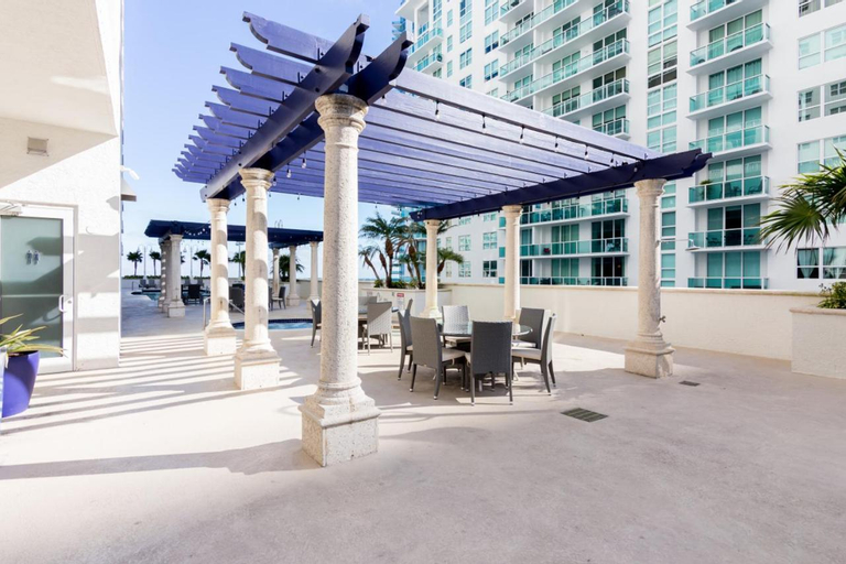 Warm and Tailored 1BR w Pool Hot tub GYM Parking, Miami-Dade